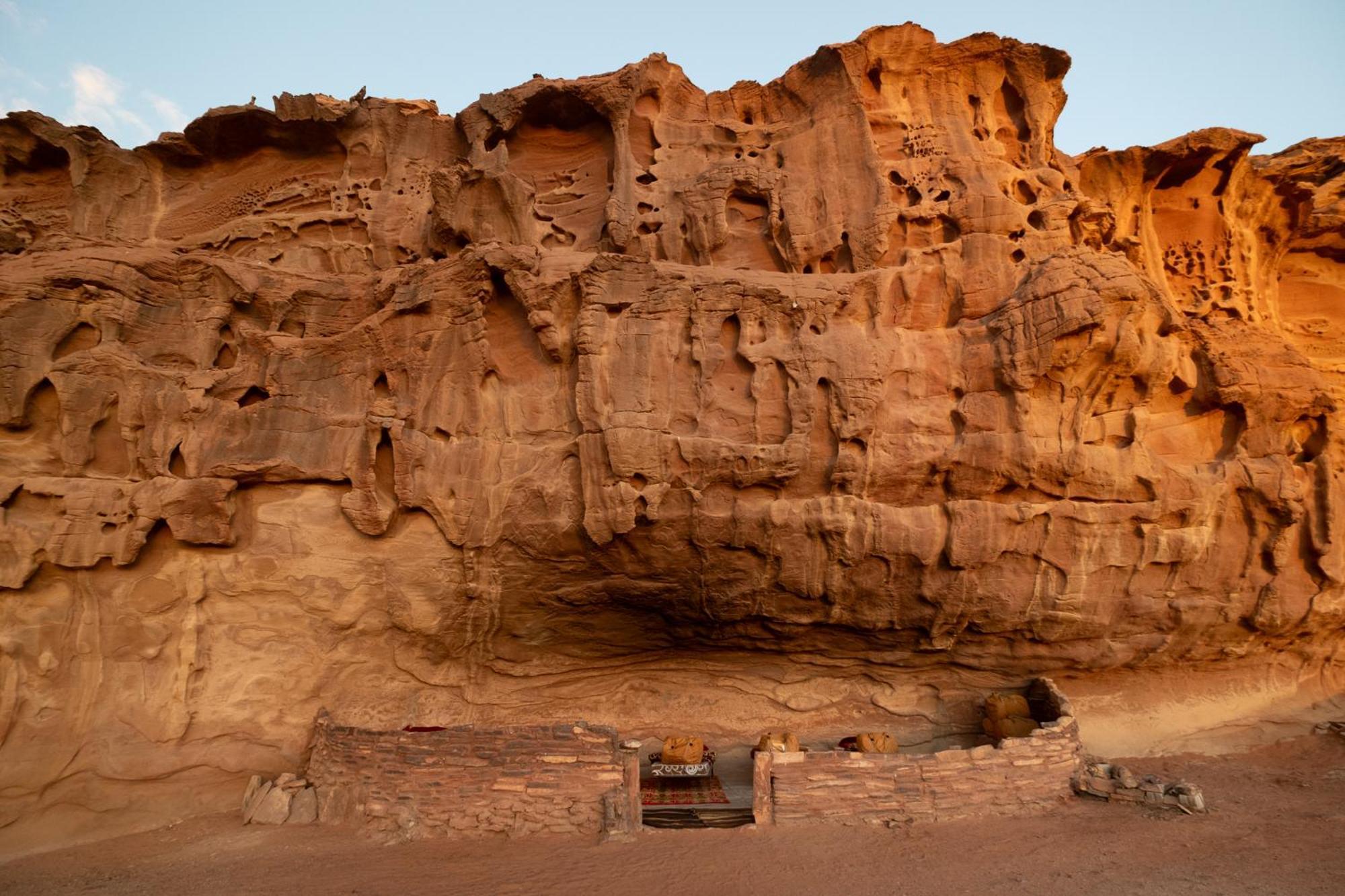 Wadi Rum Cave Camping Exterior photo