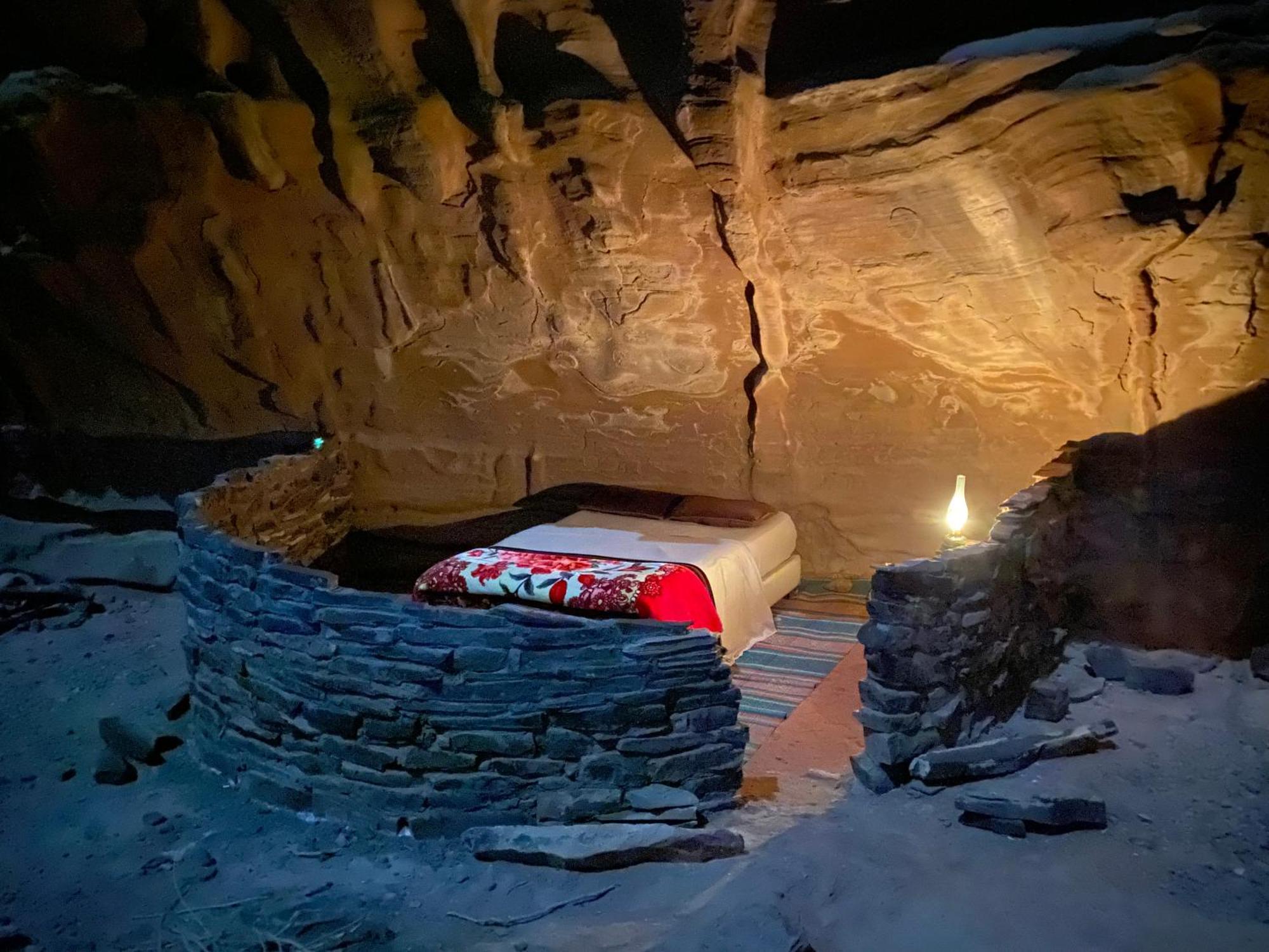 Wadi Rum Cave Camping Exterior photo